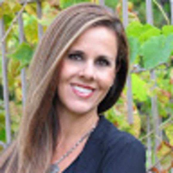 Meet your Posher, Jennifer - Picture 1 of 1